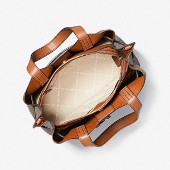 MICHAEL MICHAEL KORS Vanilla
Emilia Small Satchel Crossbody Bag Vanilla - Picture 2 of 14